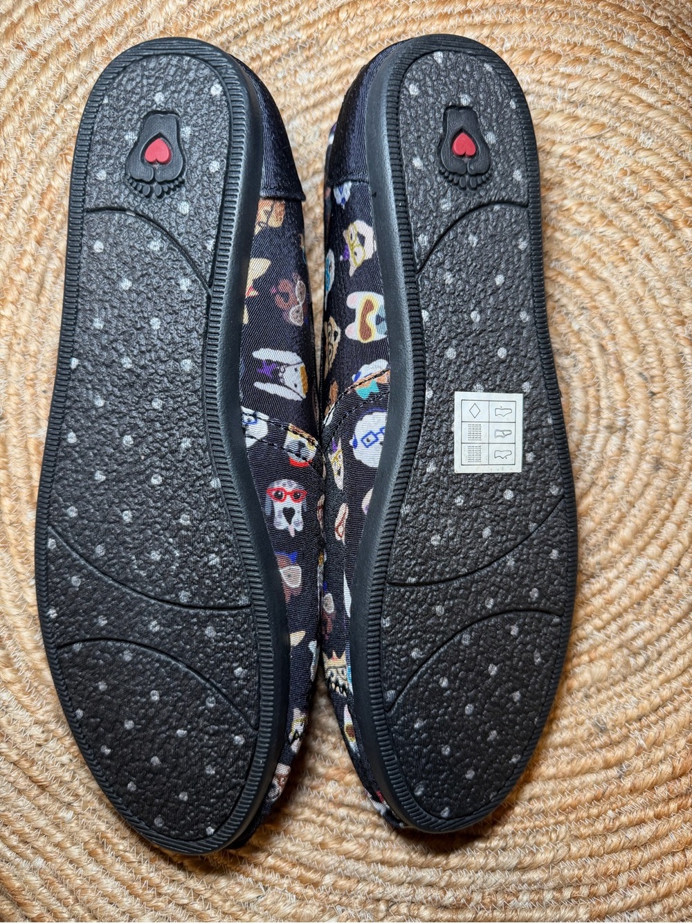 Skechers BOBS Women’s 8W Wide Memory Foam Slip On Shoes Black Dog Print - Picture 6 of 8